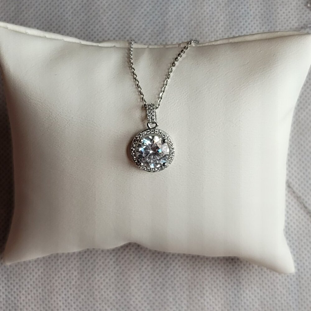 3ctw Round White Moissanite Pendant w/Necklace